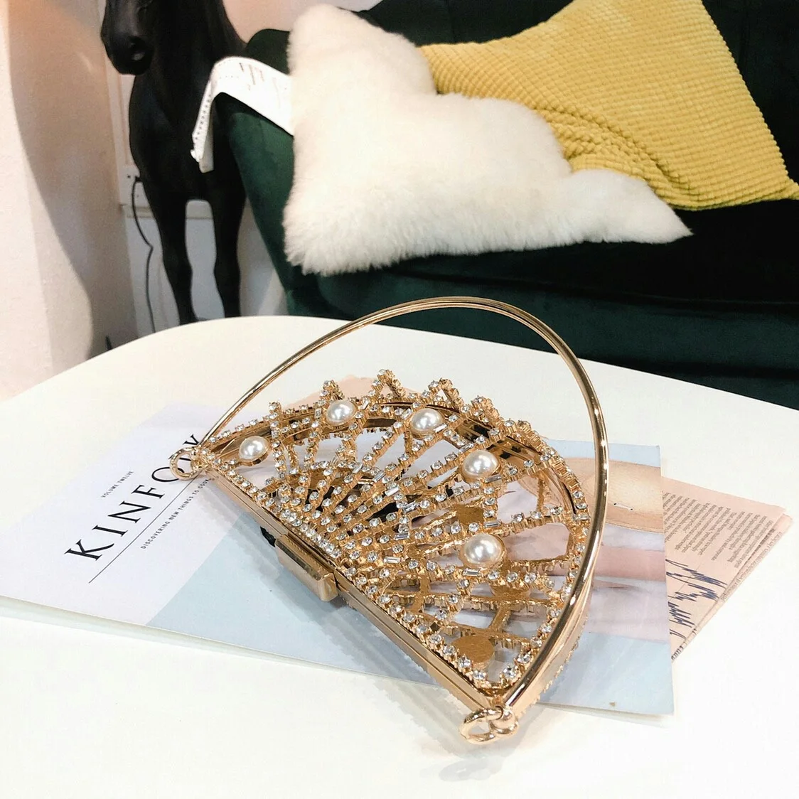 Luxury Hollow Out Pearl Handle Diamond Basket Bag Women Handbags Rhinestone Birdcage Crystal Bag Ladies Pearl Wedding Party Bags