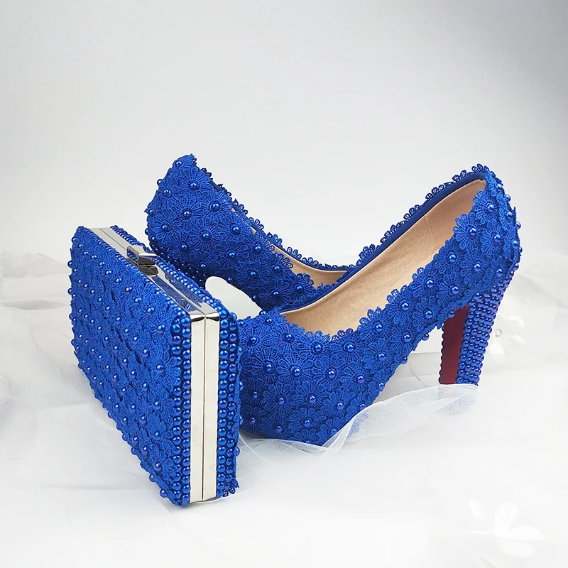 sapato azul salto grosso