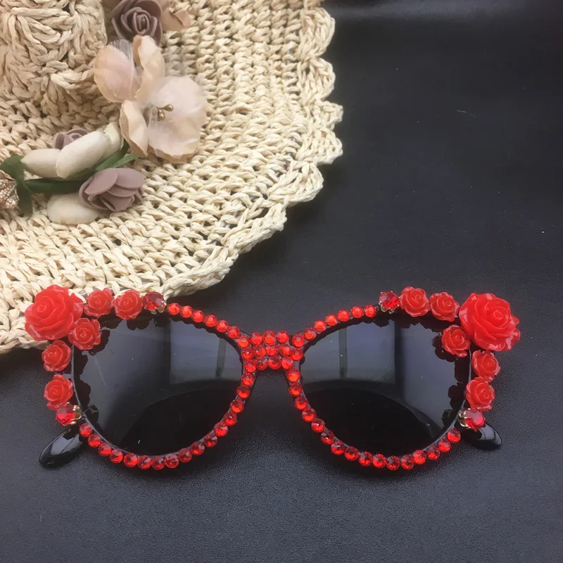 

New runway Baroque Crystal Women Girls Red Sunglasses Retro Flower Rose Sunglasses Summer Beach Glasses Gift