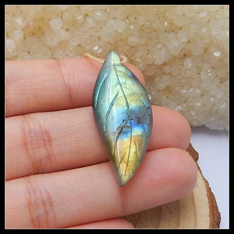

Carved Leaf Shape Natural Stone Labradorite Handmade Pendant DIY Jewelry Bead Accessories 35x15x7mm 5.1g