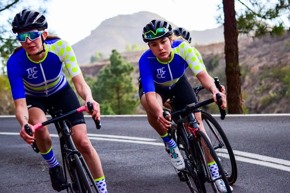 tic_cycling_jersey_hors_category_navy_yellow_01-2000x1333