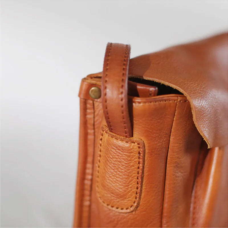 AETOO Retro College wind shoulder bag, hundred paired with large capacity leather women's bag, locomotive cowhide crossbody Bag