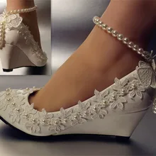 Дизайн, модные клинья пятки Спайк низкая высокий каблук Белые свадебные туфли женские ботильоны жемчуг Бабочка Свадебная обувь
