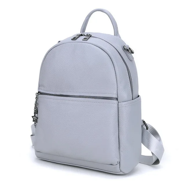 cinto de ombro duplo usando mochila feminina