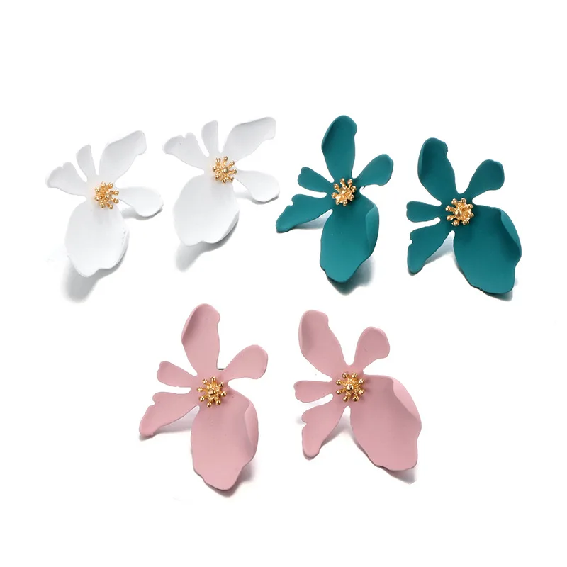 

Ubuhle Fashion Korean Stud Earrings 4 Colors Flower Metal Ear Studs Gold Flower Heart Cute Earrings for Women Statement Jewelry