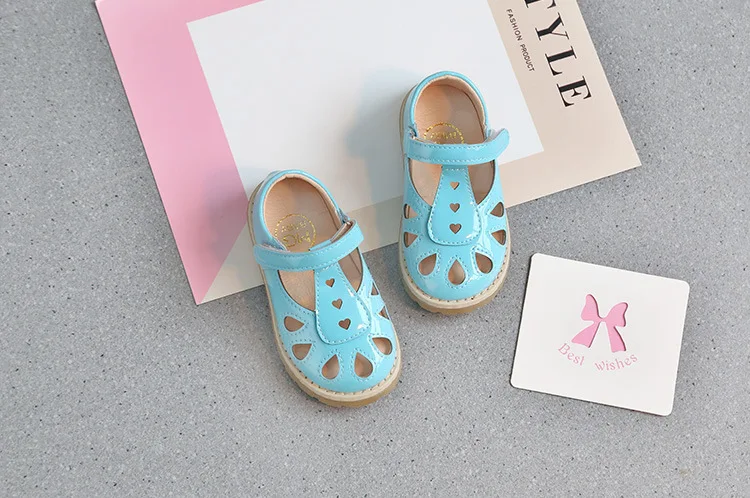 Новая летняя обувь детские, для малышей вырезами кожаные туфли принцессы для девочек Повседневное дышащая пляжная обувь Дети Туфли без