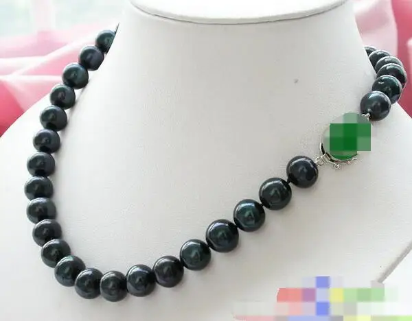 

3935 ROUND BLACK FW PEARL NECKLACE