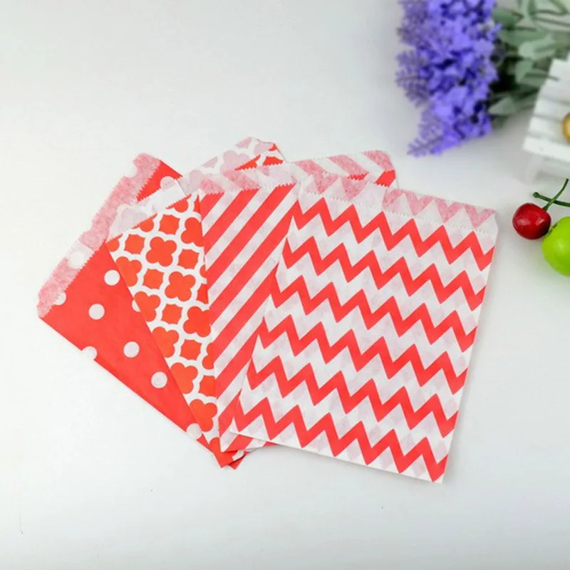 100pcs Food grade Paper Candy Bag Stripe/Dot/Twill Pattern Kids Favors Packing Gift Wedding Decoration and Birthday Party Supply - Цвет: red