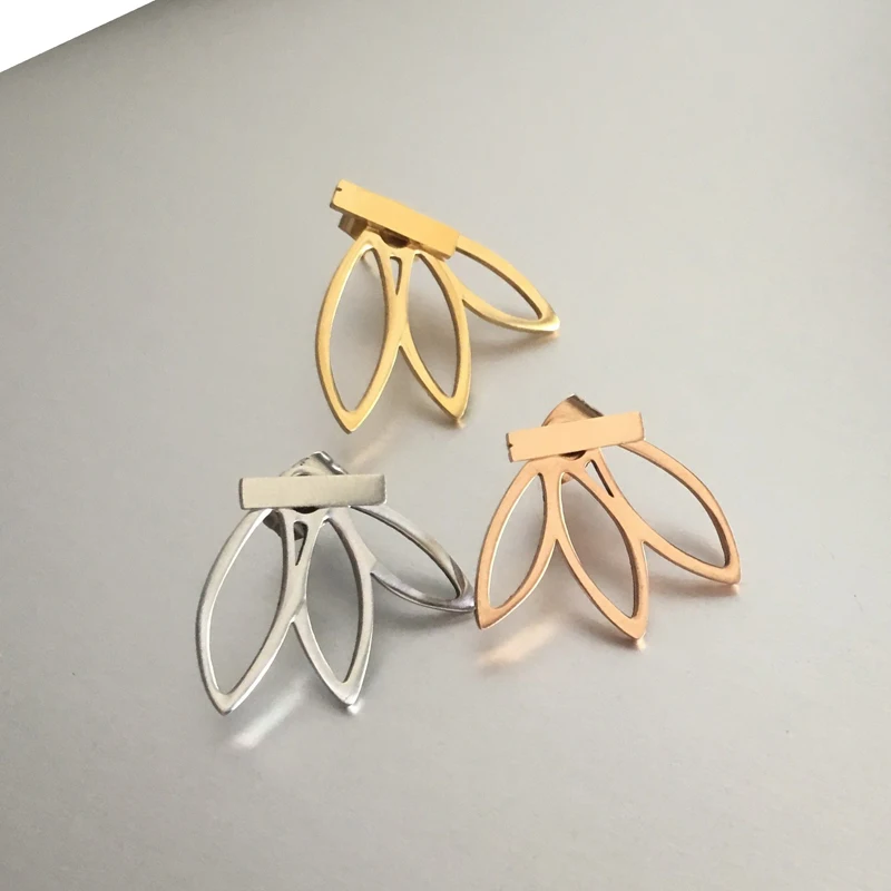 Fashion Design Earrings for Women Hollow Out Flower Stud Earrings Simple Metal Ear Jewelry