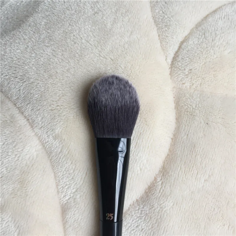 KVD Lock-It Precision Powder Brush #25 _ 3