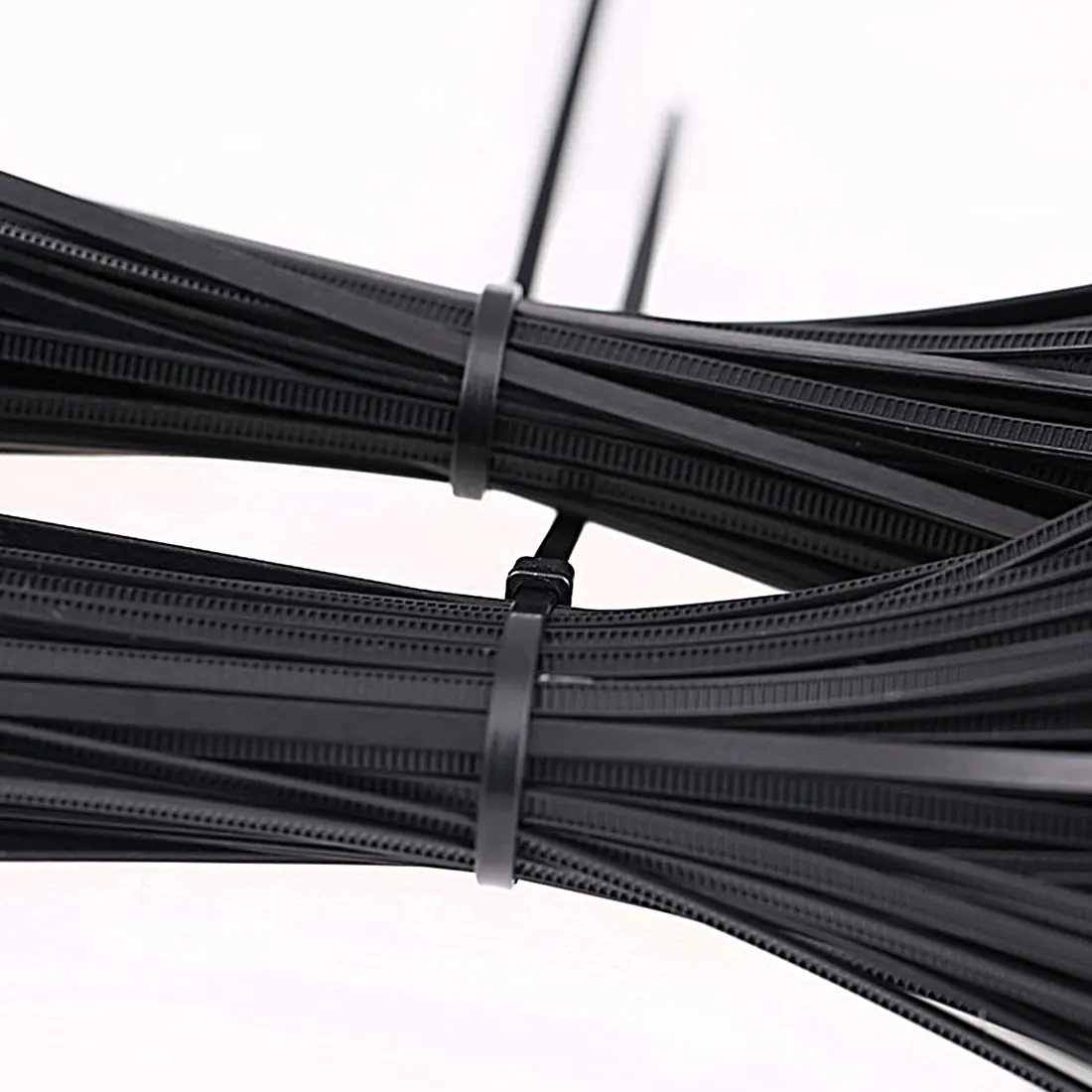 многоразовые стяжки для проводов. шнур нейлон 4мм 100 м. шнур сантехнический нейлоновый d=5мм. нейлоновый плетеный шнур черный бабина. оплетка спиральная ф8 черная 10м tridipro.