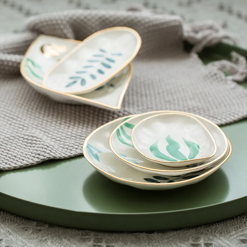 

Korean Version of The Chic Wind Plate Small Fresh Hand-painted Gilt Cake Dessert Plate Hand Painted Ceramic Dishes In Phnom Penh