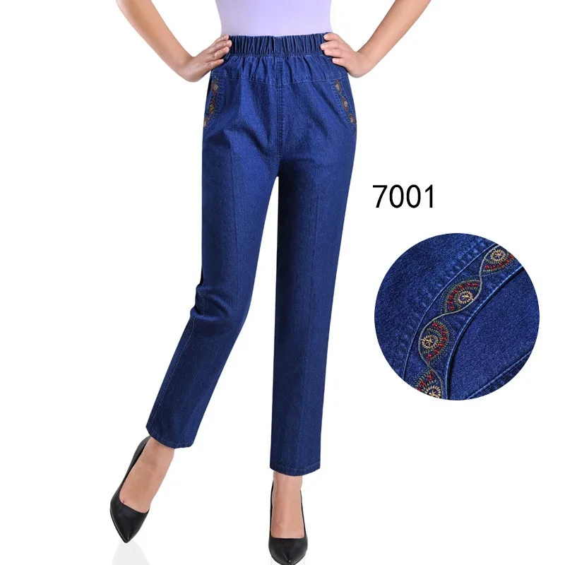 Джинсы женские осенние джинсовые бриджи с вышивкой джинсы размера плюс 5XL с высокой талией эластичные повседневные штаны женские джинсы до середины икры LJ0972 - Цвет: 7001 Navy blue