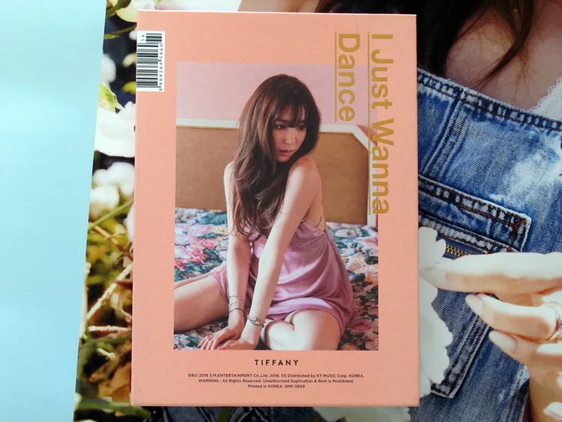 

SNSD Tiffany Autographed signed 2016 SOLO I Just Wanna Dance album CD+photobook +autographed poster new korean version 05.2016