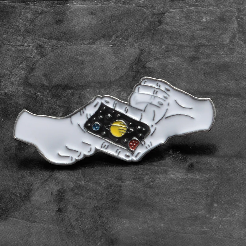 

Good Night Saturn Space Enamel pin Planet Photographing Gesture Brooch for Kids Hat Backpack Badges Lapel Pin Jewelry Gift