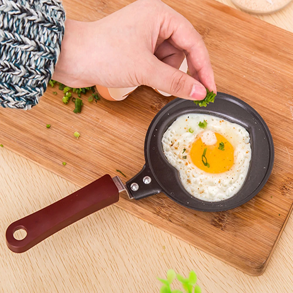 сковорода для глазуньи на 1 яйцо. мини сковорода для яичницы. чугунная сковорода для яичницы глазуньи. сковорода для яичницы глазуньи. сковорода с яичницей.