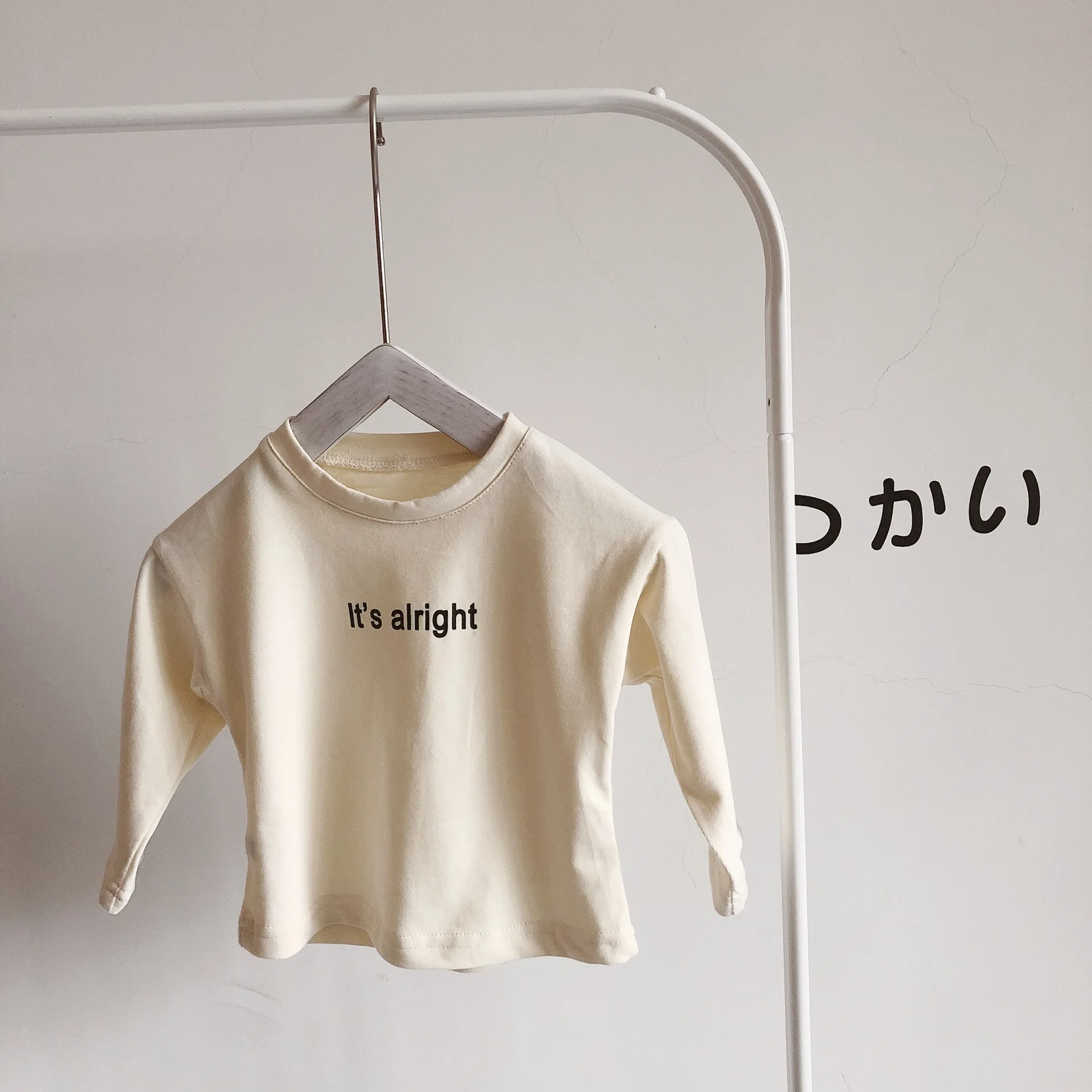 beige Весенние футболки с длинными рукавами с буквенным принтом в Корейском стиле для маленьких мальчиков и девочек повседневные футболки из чистого хлопка для мальчиков от 1 до 6 лет - Цвет: beige