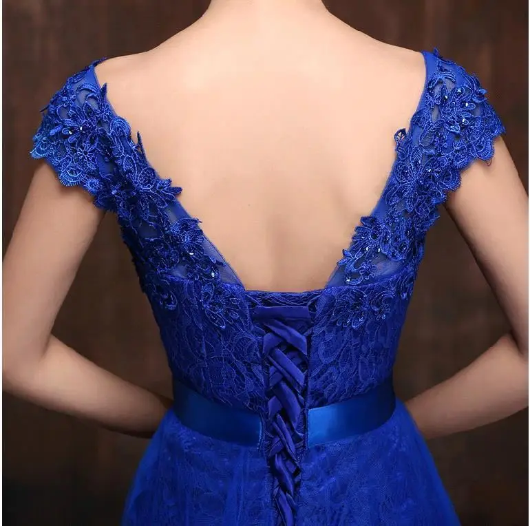 Женское вечернее платье длинное синее кружевное с аппликацией расшитое бисером