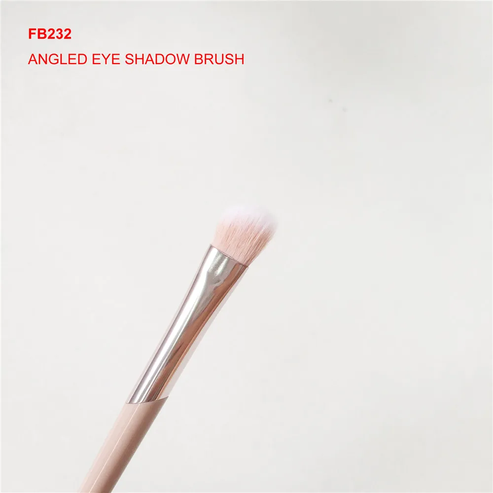 FB-SERIES FB232 ANGLED EYE SHADOW BRUSH _ 1