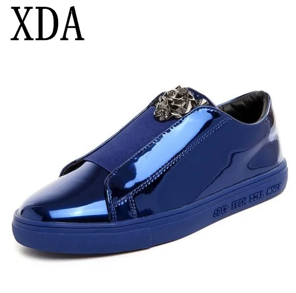 

XDA 2019 Designer Version Luxury Casual Shoes Men Slip On Loafers Metal Sign sequin Men Shoes Patent Leather men board shoes