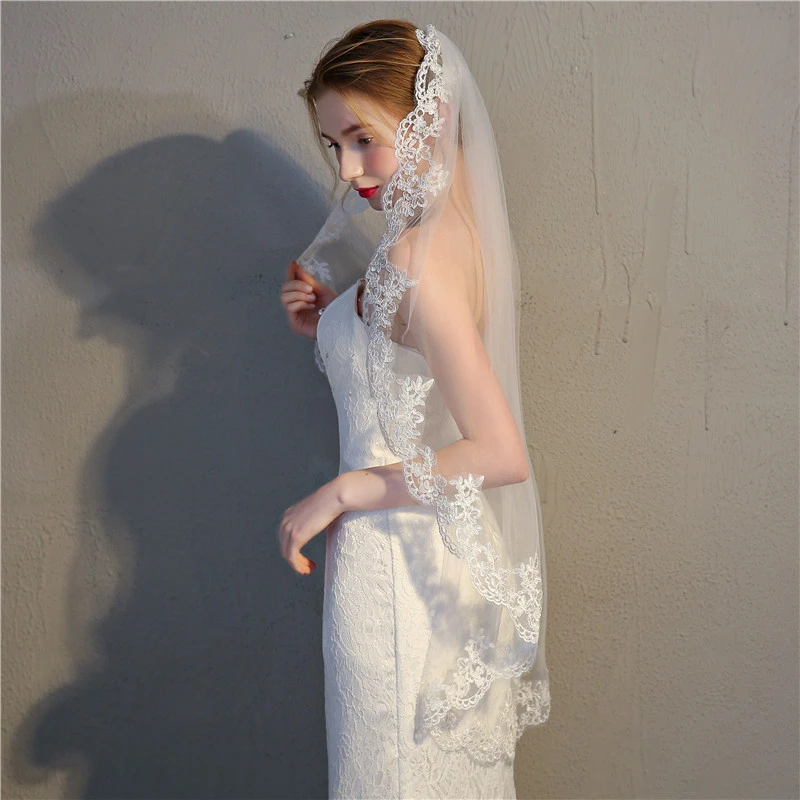 Новая Однослойная короткая свадебная вуаль 100 см с кружевной каймой и гребнем высокого качества белого цвета и цвета слоновой кости