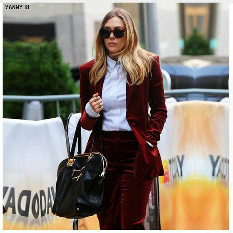 Женский деловой костюм винно-красного цвета облегающие деловые брючные костюмы