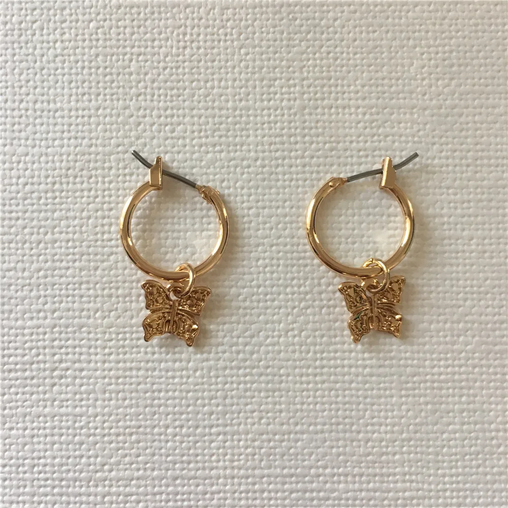 NETTE GOLD FARBE BESCHICHTUNG SCHMETTERLING CHARME KLEINE HOOP OHRRINGE FÜR FRAUEN MÄDCHEN