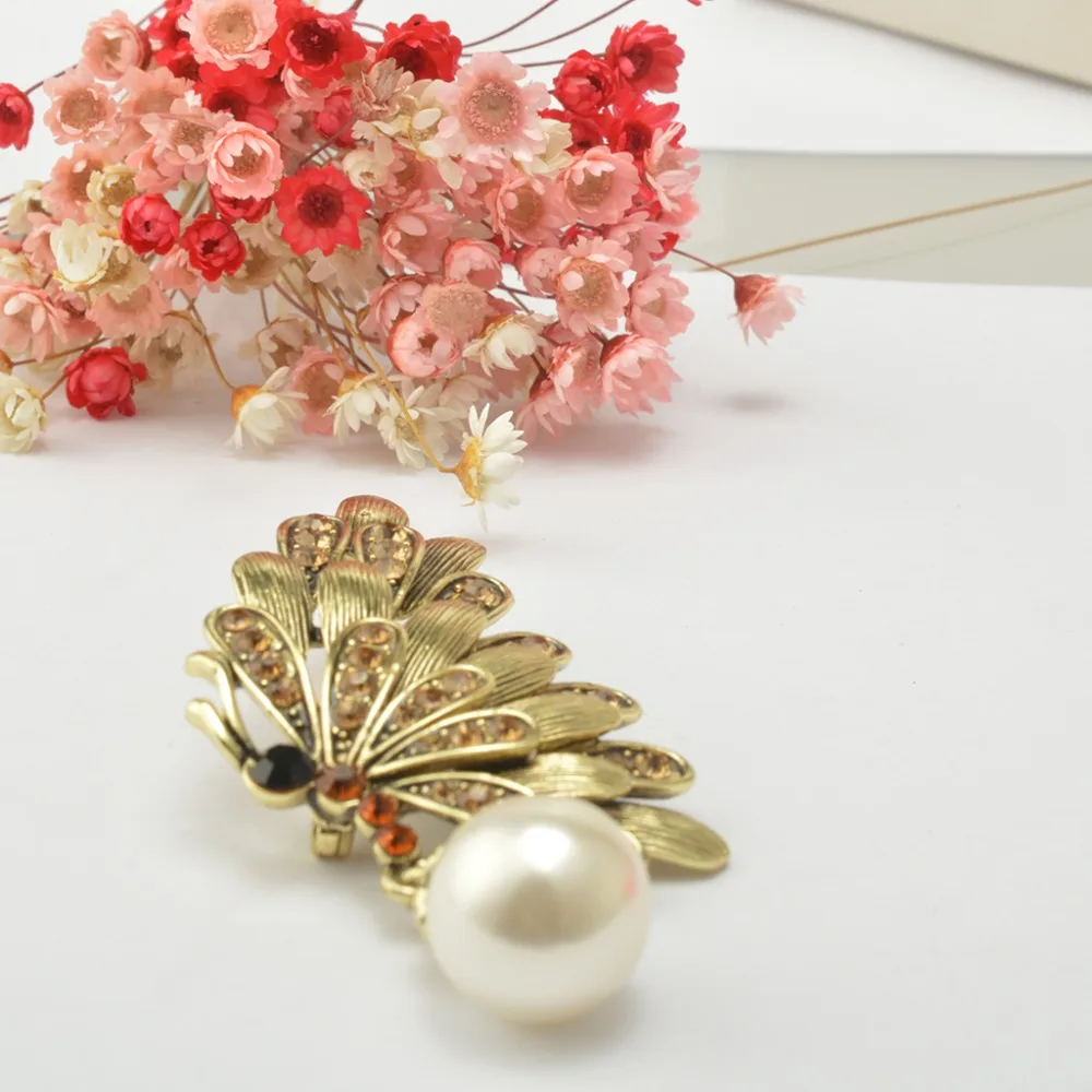 MZC-Antique-Crystal-Women-Butterlfy-Brooches-Hijab-Pins-Brosh-Collar-bts-Brooch-Acryl-Insect-broschen-Boutonniere (3)