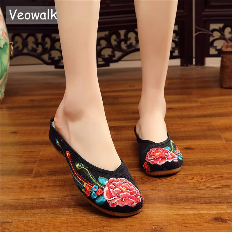 Женские холщовые шлепанцы Veowalk с цветочной вышивкой и закрытым носком летние