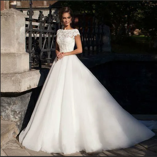 

Short Sleeve Scoop Neck Satin with Lace Appliques Wedding Dress Ball Gown Scoop Neck Backless Bridal Gowns Plus Size