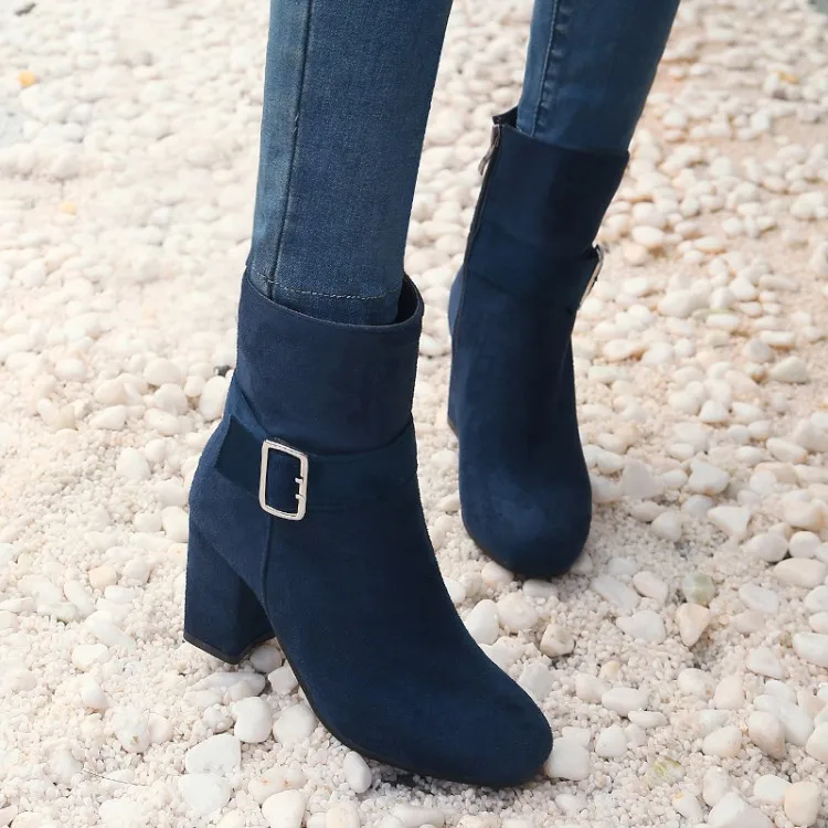

Big Size 11 12 13 14 15 16 17 Ma'am Coarse heel Short boots Pure color Metal decoration boot barrel High heel boots