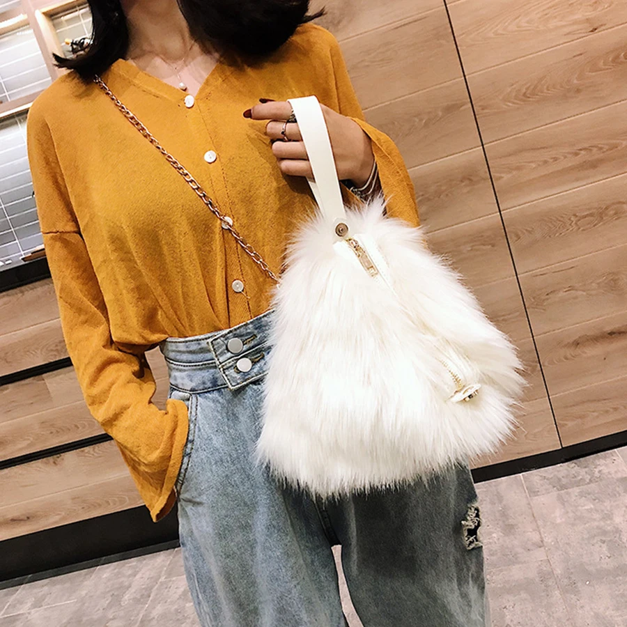 

Triangle Geometric Fluff Chains Handbags for Women Tote Winter Faux Fur Shoulder Messenger Bags Lady Girls Luxury Design Bags
