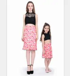 Семейные комплекты, комплект летней одежды для мамы и дочки, кружевной жилет + юбка до середины икры, костюм, черная футболка + платье с