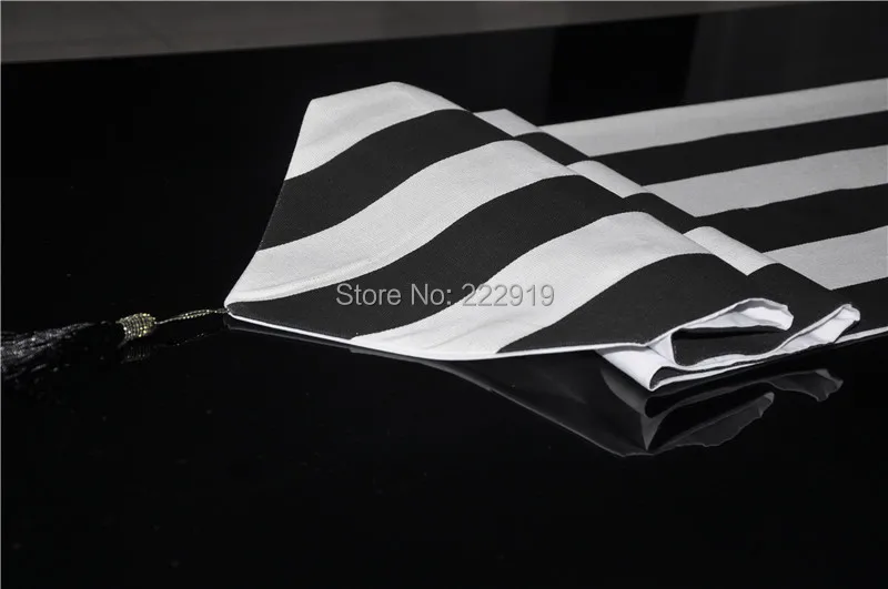 Черный и белый полосатый настольная дорожка утолщение хлопок холст Свадебная обувь флаг для шкафа отель кровать дорожка с кисточками