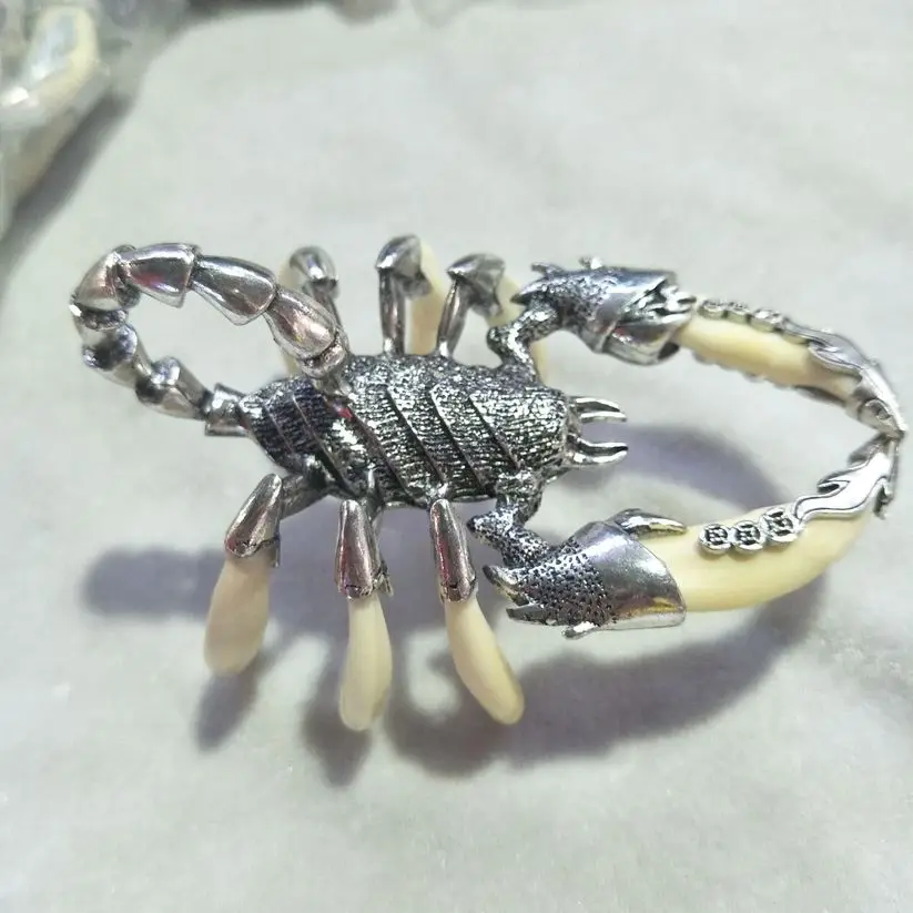 

2019 China Teeth of Wolves Tibetan Silver Scorpion Pendant Decorate Statue Collection Toys Kids Gift
