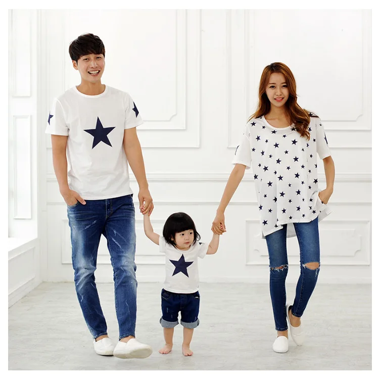 

Summer Tshirts family matching outfits look mother father daughter son stars t shirts mommy daddy and me cotton t shirt clothing