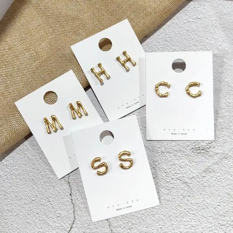 Новые европейские модные простые английские буквы маленький золотого цвета серьги-гвоздики для женщин геометрические серьги Brincos