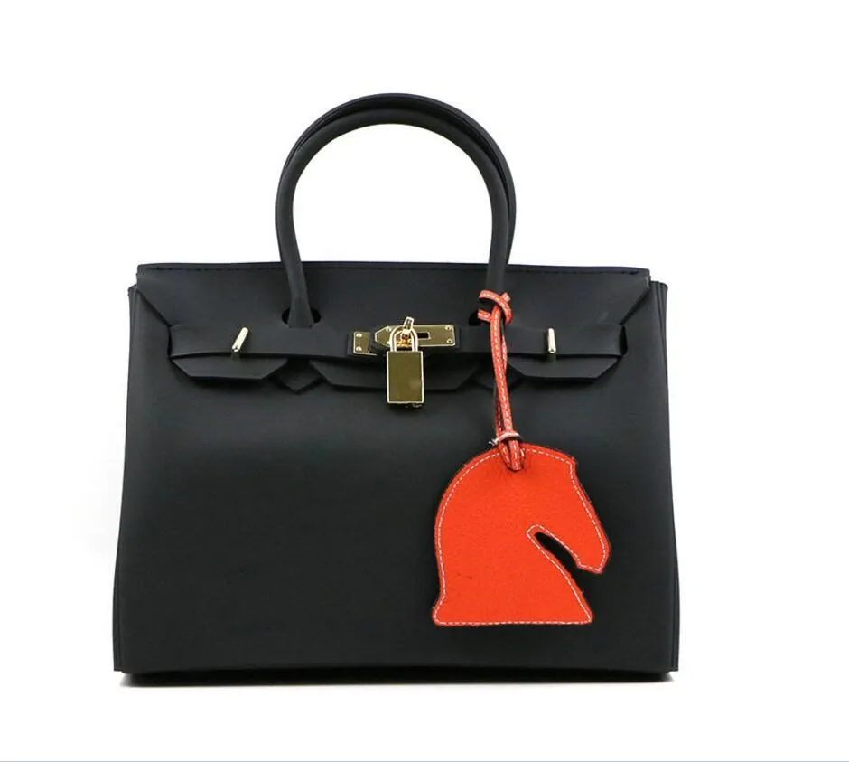 

New Designer Fashion Key Chains Luxury Animal PU Leather Horse Keychain For Women Luggage Bag Charm Accessories Pendant
