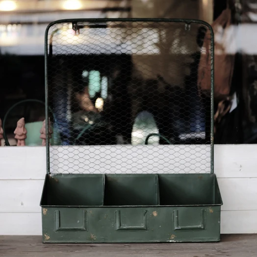 

wire mesh design rustic retro handcrafted metal decorative shelf with 3 equal compartments