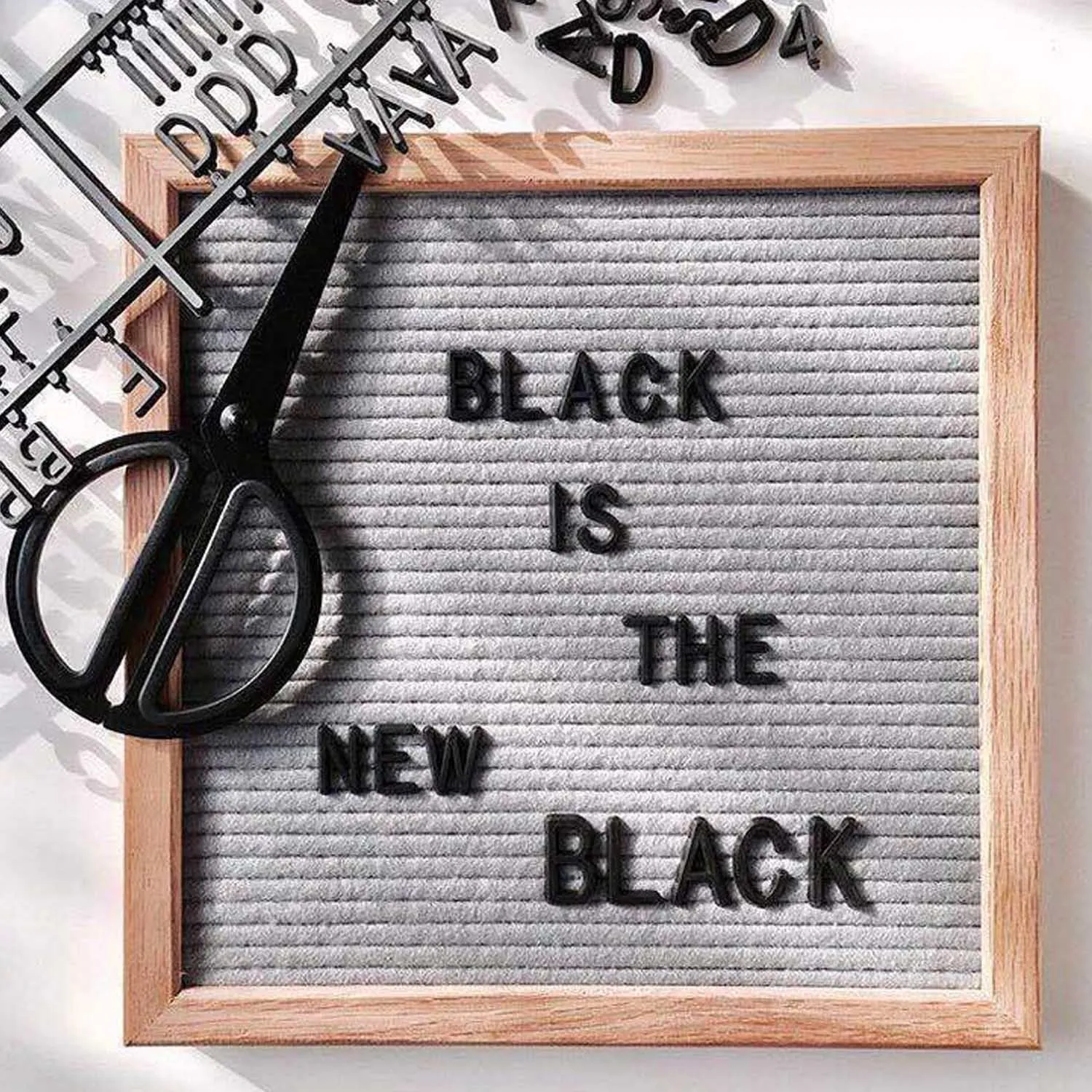 

Wood Frame Felt Message Board with 460pcs Letters Alphabet Decorative Set for Home Office Shop Decoration