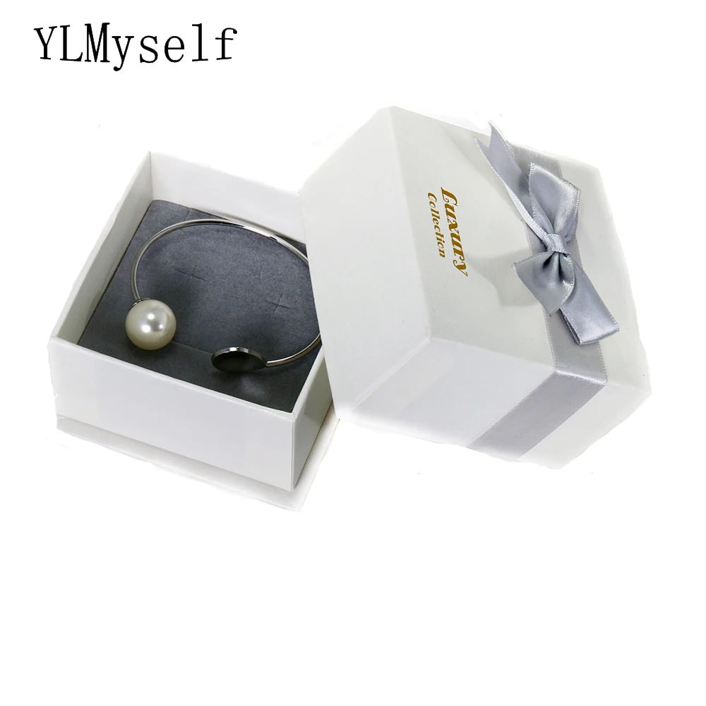

High Quality Big White Paper Gift Box for bangle or big earrings Jewelry Packaging 8.7*8.7*5 CM