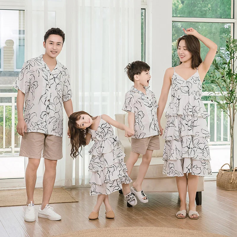 Одинаковые комплекты для семьи летние свадебные платья без рукавов для мамы и дочки стильные мужские футболки больших размеров одежда для папы и ребенка