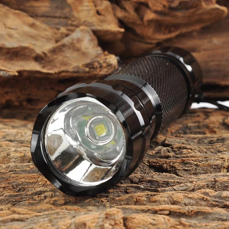 UltraFire 501B Torcia LED Tattica 800 Lumen - Mini Portatile Impermeabile IPX-6, Maniglia Antiscivolo, Singola Modalità, Con Cinturino Da Polso - 3