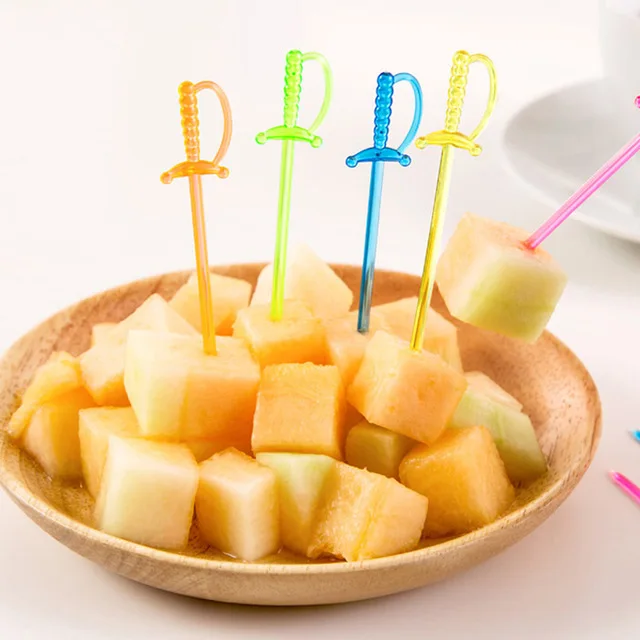 

100pcs/set Transparent Plastic Sword Shaped Fruit Forks Needle Cake Dessert Practical Small Forks Fruit Tools