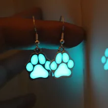 Pendientes nuevos que brillan en la oscuridad, regalo para mujeres, Pendientes colgantes para amantes, joyas de gatitos Vintage, pies de gato negro