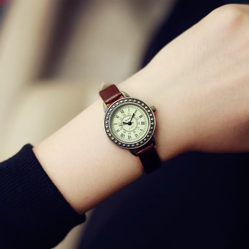 Relojes de pulsera de cuero vintage para mujer, de diseñador, de cuarzo, retro, marrón, roma, a la moda, pequeños
