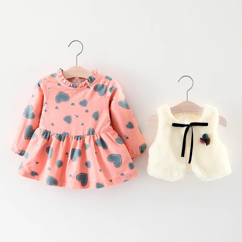 KISBINI/зимние платья для маленьких девочек+ жилет комплект из 2 предметов Платье с принтом теплый жилет из плотного бархата с лентой детская одежда на бретелях - Цвет: Heart Pink