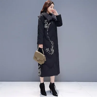 Длинное Элегантное теплое зимнее пальто с вышивкой женская одежда Украина размера плюс отложной воротник куртка с хлопковой подкладкой A801 - Цвет: Черный