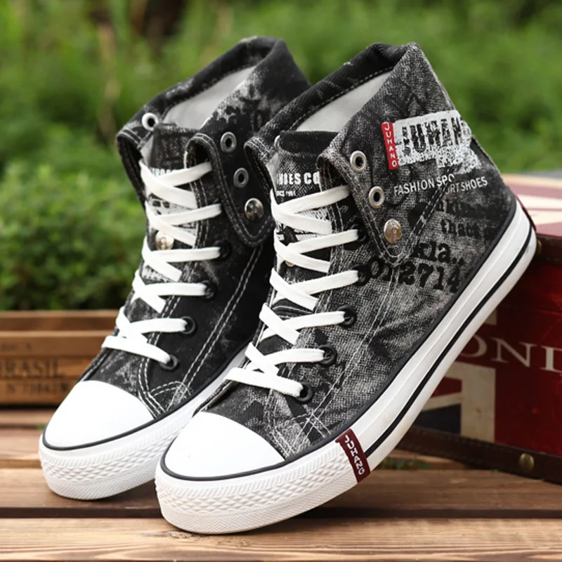 Cena Letnie lekkie płócienne buty jeansowe moda męska oddychające wysokie trampki Graffiti mieszkania buty Casual Zapatos De Hombre