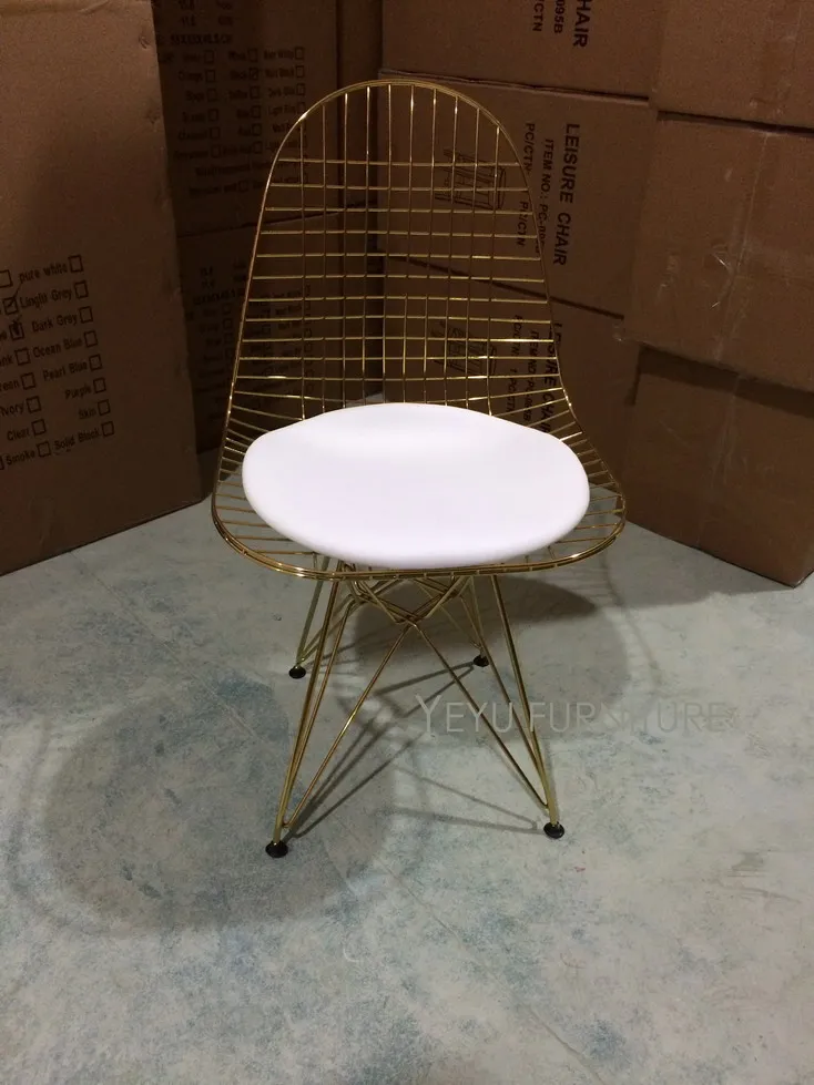 Современный дизайн классического золотого цвета проволока кафе со стульями Металл чердак стеганая проволока стул подушка золотой цвет Pad мода популярный провод стул